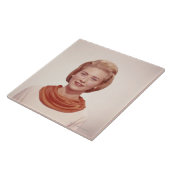 女性の身に着けているスカーフ タイル (側面)