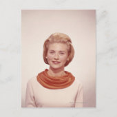 女性の身に着けているスカーフ ポストカード (正面)