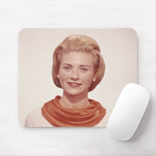 女性の身に着けているスカーフ マウスパッド (マウス)