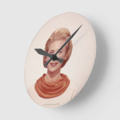 女性の身に着けているスカーフ ラウンド壁時計 (傾斜)