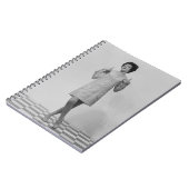 女性の身振りで示すこと ノートブック (左側)