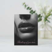 女性の開いた唇のクローズアップB&W写真 ポストカード (スタンド正面)