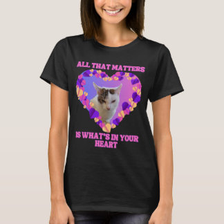 女性の「大事なのは猫」 Tシャツ
