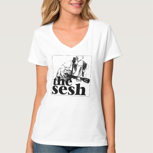 女性の"sesh"のロゴの白のV首 Tシャツ (正面)