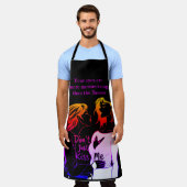 女性はおもしろいエプロンで瞬間を楽しむ エプロン (着用した状態)