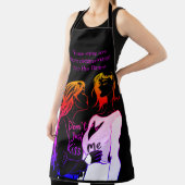 女性はおもしろいエプロンで瞬間を楽しむ エプロン (インサイチュ)