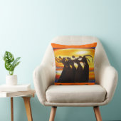 女性はアフリカの芸術の装飾用クッションを結合します クッション (椅子)