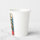 女性はコーヒーをコーヒーから救済出す必要がある 紙コップ (左)