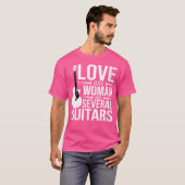 女性は一人の女性と複数のギターのアコースティックを愛する Tシャツ (正面フル)