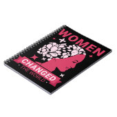 女性は世界のフェミニストを変えた ノートブック (左側)