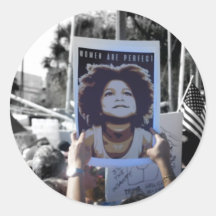 女性は完璧なシールを持つ