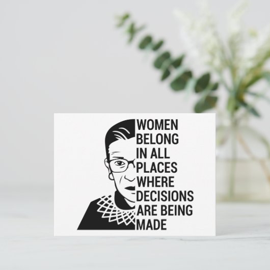 女性は決めるあらゆる場所に属する ポストカード (スタンド正面)