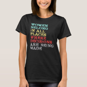 女性は決断が下されるあらゆる場所にいる Tシャツ