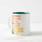 女性は決断を下すあらゆる場所に属する ツートーンマグカップ (正面左)