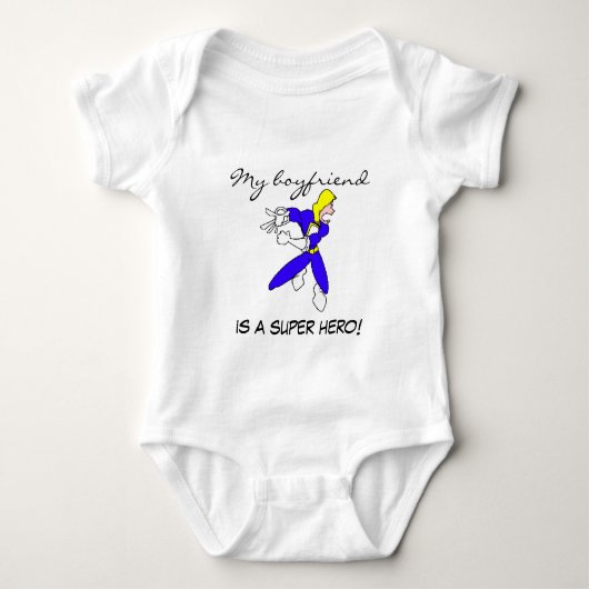 女性は私のボーイフレンド3/4の英雄です! Tシャツ (正面)