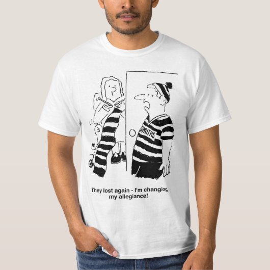 女性は編み物のサッカーファンのためのスカーフである。おもしろい Tシャツ (正面)