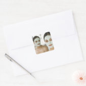 女性は美しいの泥のマスクで笑う スクエアシール (封筒)