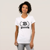 女性は袖のbitcoinのロゴのTシャツをショートさせます Tシャツ (正面フル)