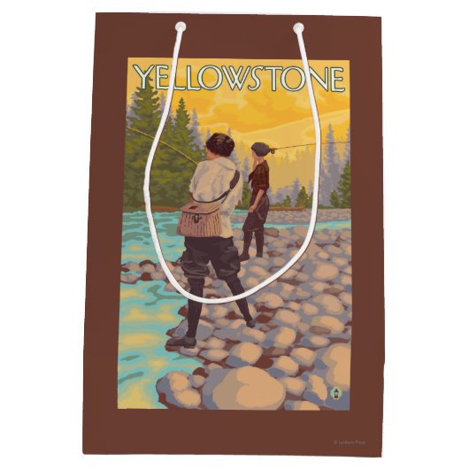 女性は魚釣り-イエローストーン国立公園--を飛ばします ミディアムペーパーバッグ (裏面)