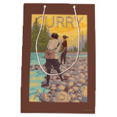 女性は魚釣り-カレー、アラスカ--を飛ばします ミディアムペーパーバッグ (裏面)