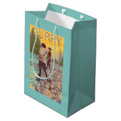 女性は魚釣り-カレー、アラスカ--を飛ばします ミディアムペーパーバッグ (裏面アングル)