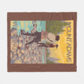 女性は魚釣り-山アダムス、ワシントン州--を飛ばします フリースブランケット (正面(横))