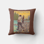 女性は魚釣り- Cordova、アラスカ--を飛ばします クッション (裏面)