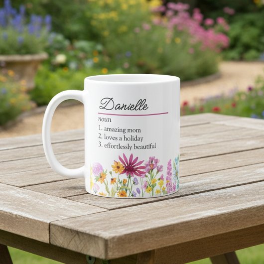 女性らしい野の花のボーダー付き名前の定義 コーヒーマグカップ