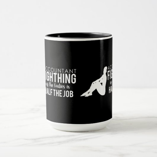 女性を戦っている白黒の会計士 マグカップ (中央)