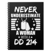 女性を決して過小評価しないDD 214退役軍人&#39;s ノートブック (正面)