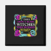 女性を焼いた魔女を燃やさなかった – レトロフェミ マグネット (正面)
