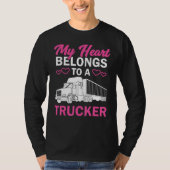 女性カッコいいトラック車のドライブのためのトラックおもしろいカーの妻のギフト Tシャツ (正面)