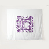 女性ゴルファーの力を過小評価してはいけない タペストリー (正面(横))