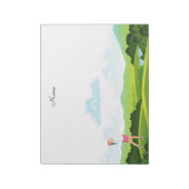 女性ゴルファーはフェアウェイのメモ帳で離陸している ノートパッド (回転)