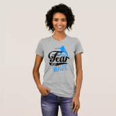 女性サーファー 恐れ知らずの波 女性のサーフィン Tシャツ (正面フル)