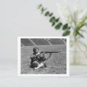 女性シャープシューター， 1920年代 ポストカード (スタンド正面)