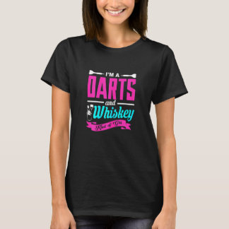 女性ダーツとウィスキー Tシャツ