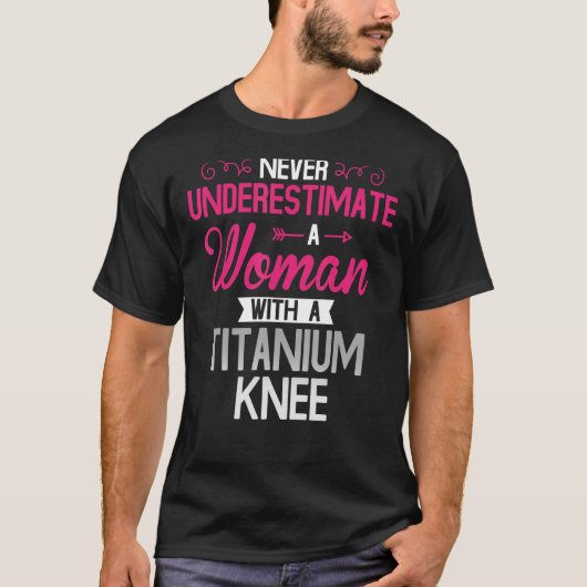 女性チタン膝手術の回復 Tシャツ (正面)