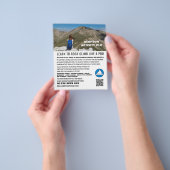 女性ハイカー，ハイキングと登山広告フライヤー チラシ (手)