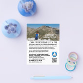 女性ハイカー，ハイキングと登山広告フライヤー チラシ (シングル)