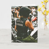 女性バイクもしくは自転車に乗る人オートバイアメリカンメイド誕生日 カード (黄色い花)