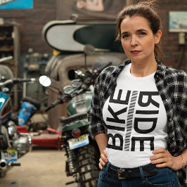 女性バイクもしくは自転車に乗る人 Tシャツ