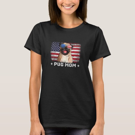 女性パグママアメリカ国旗の母の日 Tシャツ (正面)