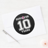 女性ピンクの10年間の乳がん生存者 ラウンドシール (封筒)