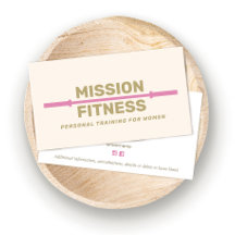 女性フィットネスパーソナルトレーナーピンク