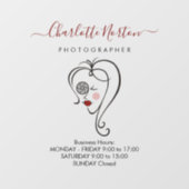 女性フォトグラファーのウィンドウの固定 ウィンドウサイン (シート)