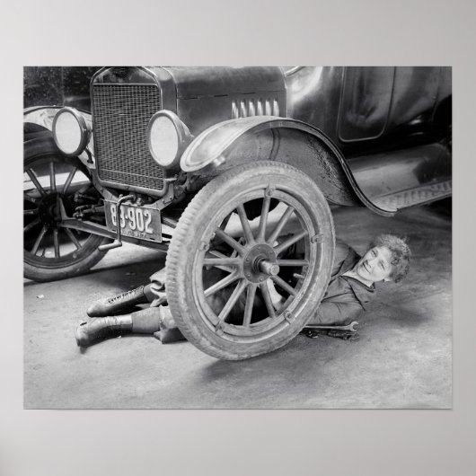 女性メカニック、1920年。ヴィンテージ写真 ポスター (正面)