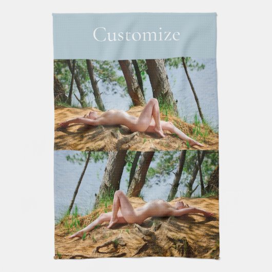 女性モデル日光浴サンダー_コーブ キッチンタオル (縦)