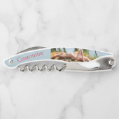 女性モデル日光浴サンダー_コーブ ソムリエナイフ (裏面)