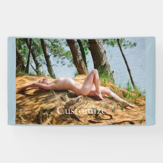 女性モデル日光浴サンダー_コーブ 横断幕 (横)